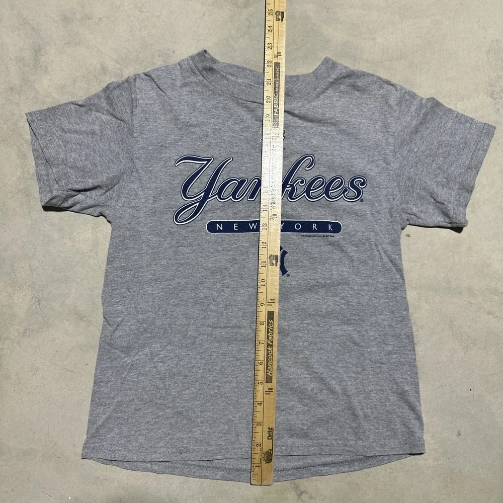 Vintage Y2K 2007 New York Yankees Baseball Shirt Youth Kids SZ Medium 10/12